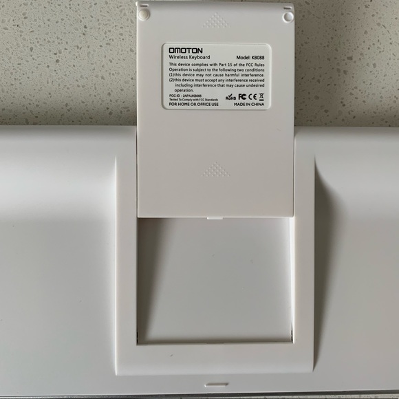 Omoton wireless keyboard with stand brand new - Picture 3 of 4